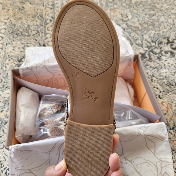 Crown Vintage Paxley Thong Ankle Strap Sandals - Picture 8 of 9